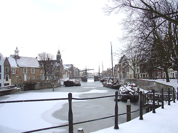 Historisch Delfshaven in de sneeuw 