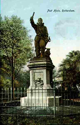Historisch Delfshaven: standbeeld Piet Heyn