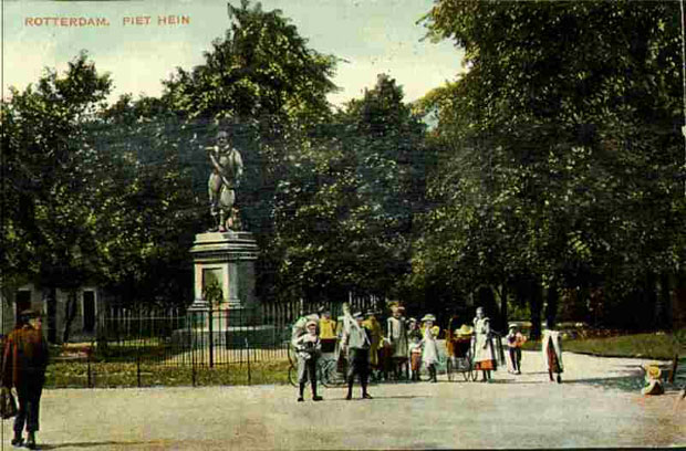 Historisch Delfshaven: standbeeld Piet Heyn op het Piet Heyn Plein