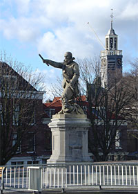 Historisch Delfshaven: standbeeld Piet Heyn