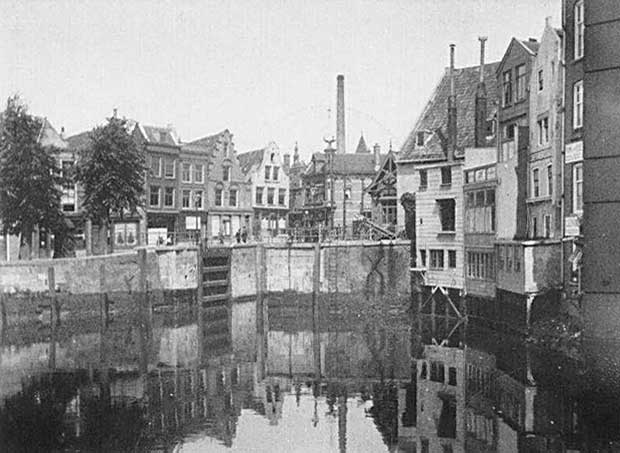Historisch Delfshaven:De kop en de sluis rond 1900