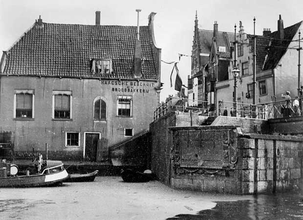 Historisch Delfshaven: de bakkerij van de heer J.H.M. Büsemeyer.