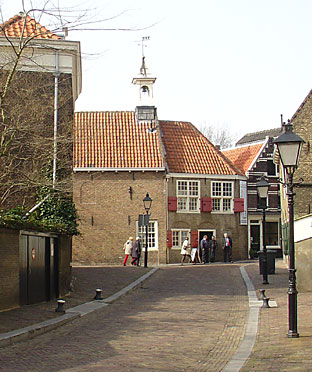 Historisch Delfshaven: Zakkendragershuisje/Kraanhuis